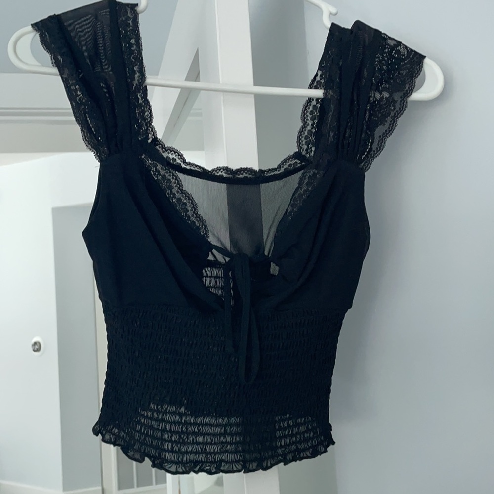 Adorable fitted top - Picture 2 of 3